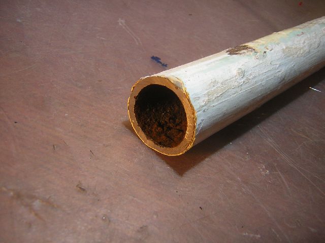 Elrohadt fűtéscső